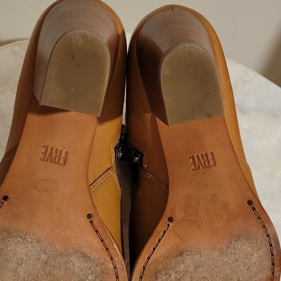 Frye Jennifer Leather  Cognac Bootie size 9 - Picture 8 of 10